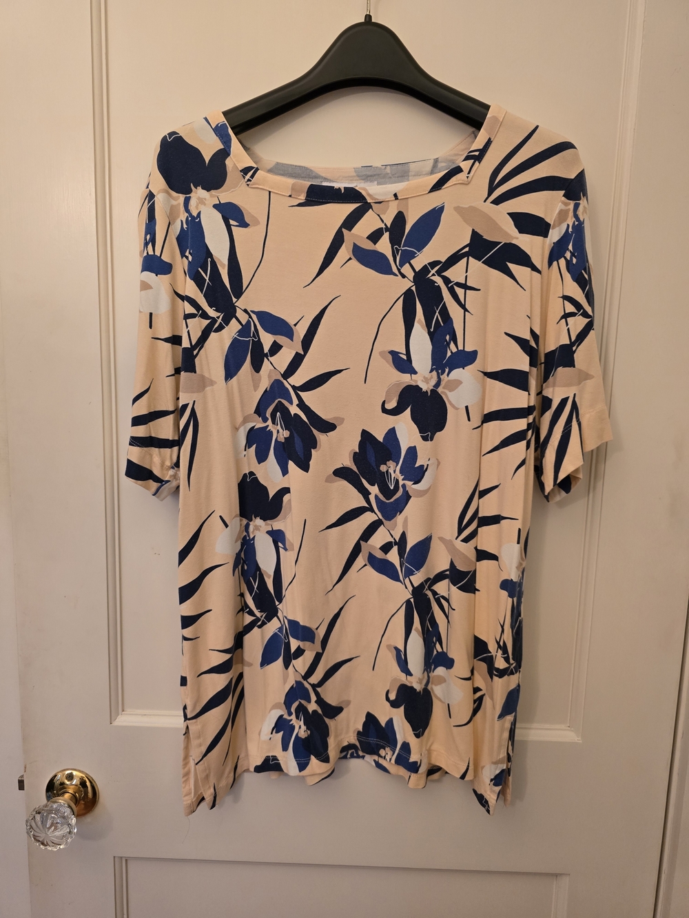 Liz Claiborne Square-Collared Beige Short Sleeve with Blue Floral Print LARGE